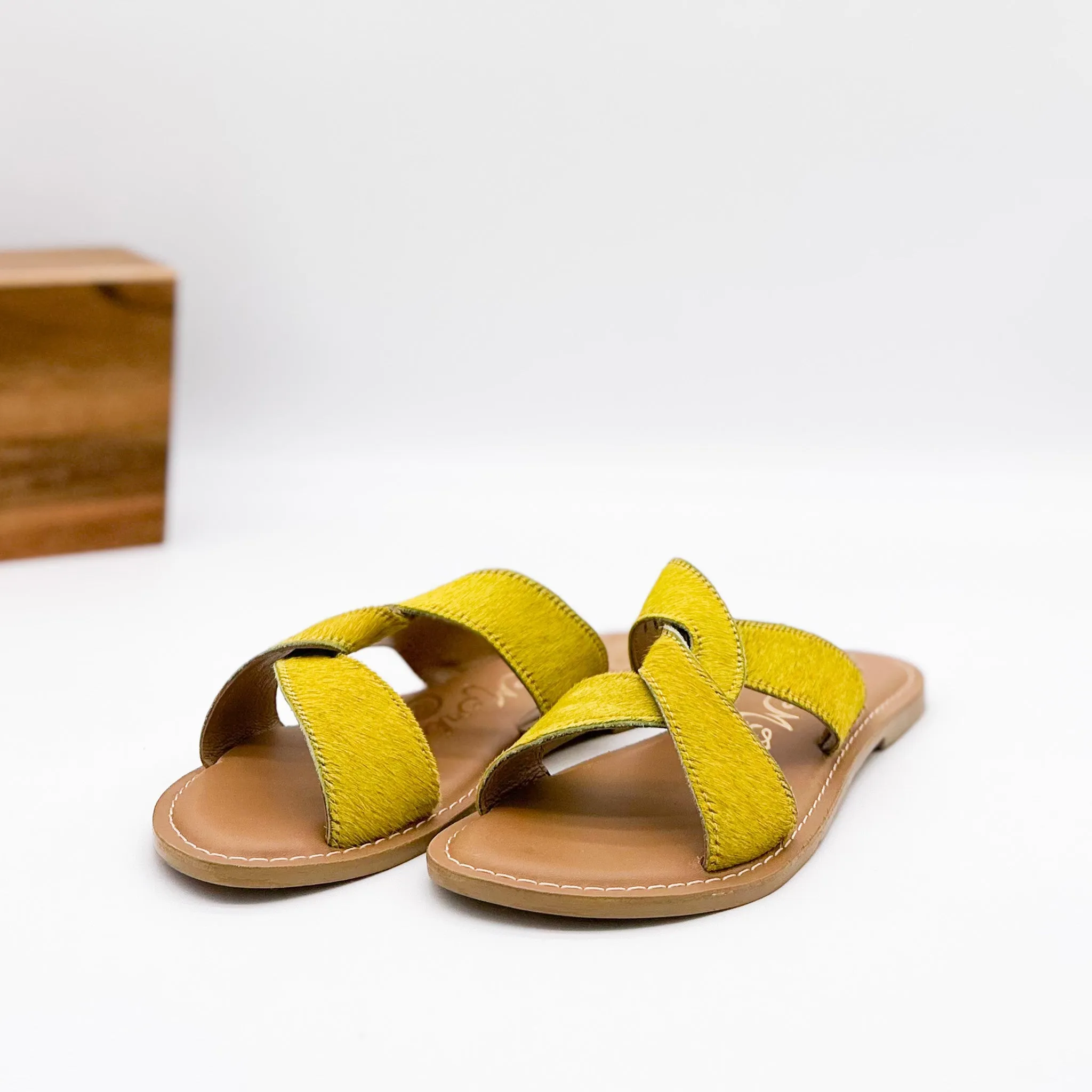 Conga Sandal in Yellow