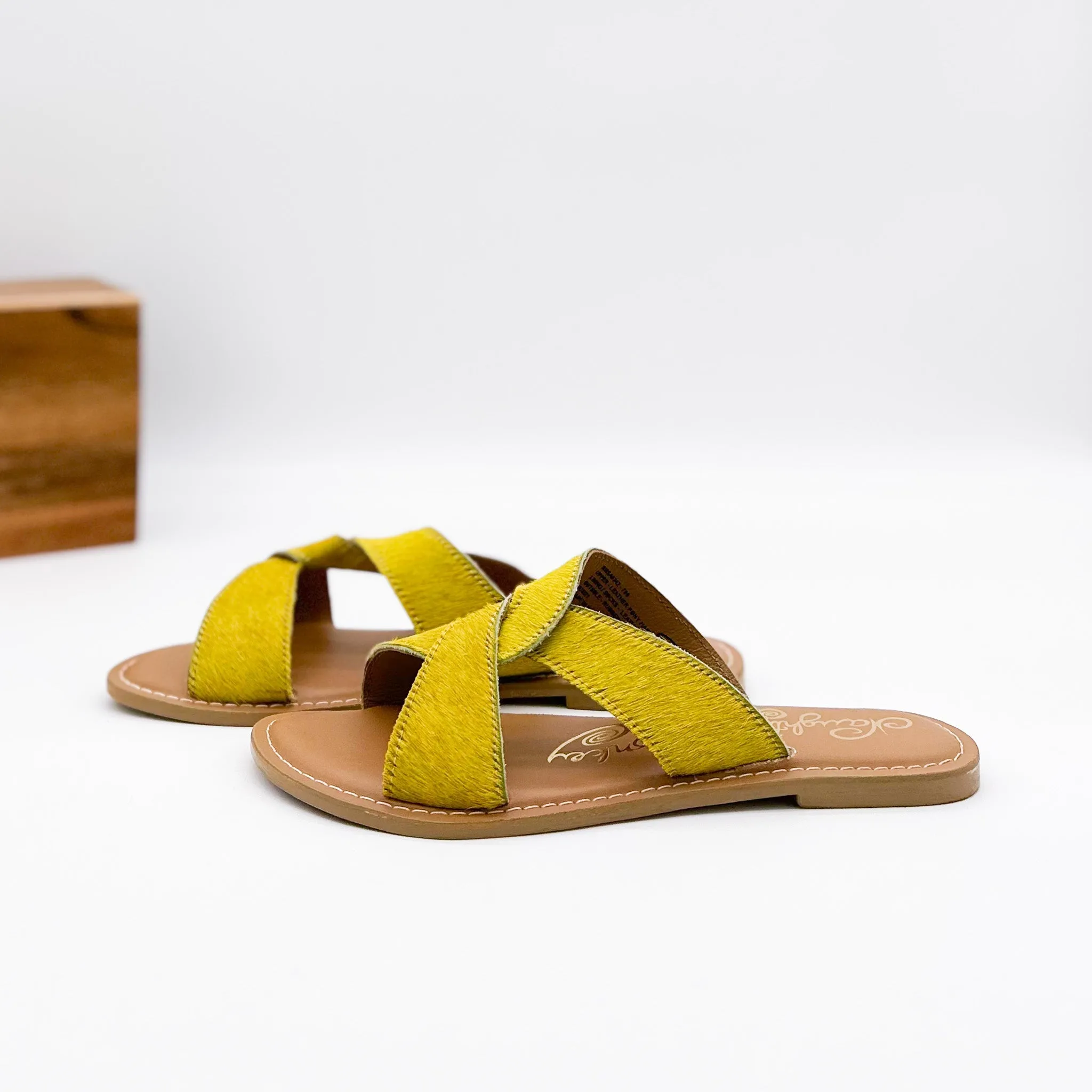 Conga Sandal in Yellow