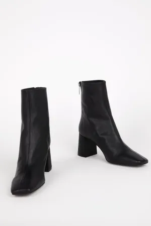 TABATHA LEATHER HEELED BOOT