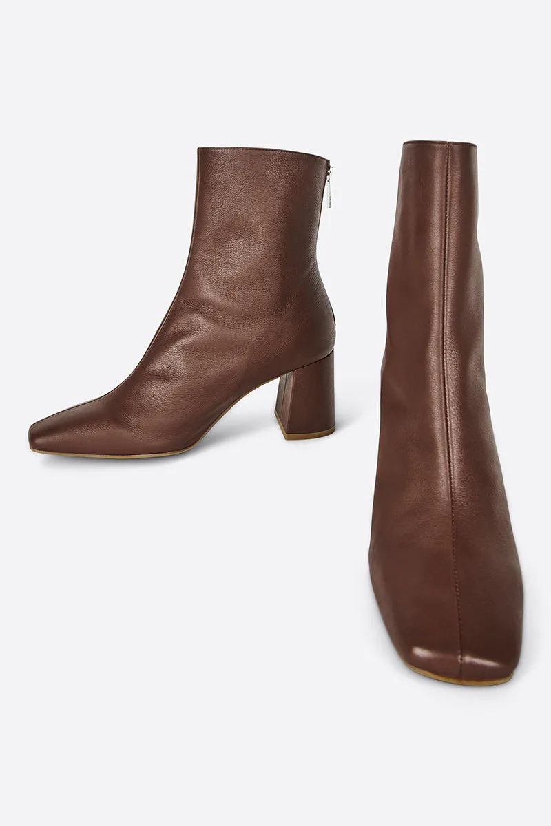 TABATHA LEATHER HEELED BOOT